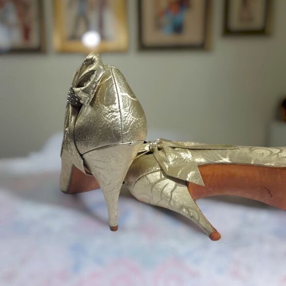 Stuart Weitzman for Mr. Seymour Gold Heels - 9AA - Picture 3 of 4